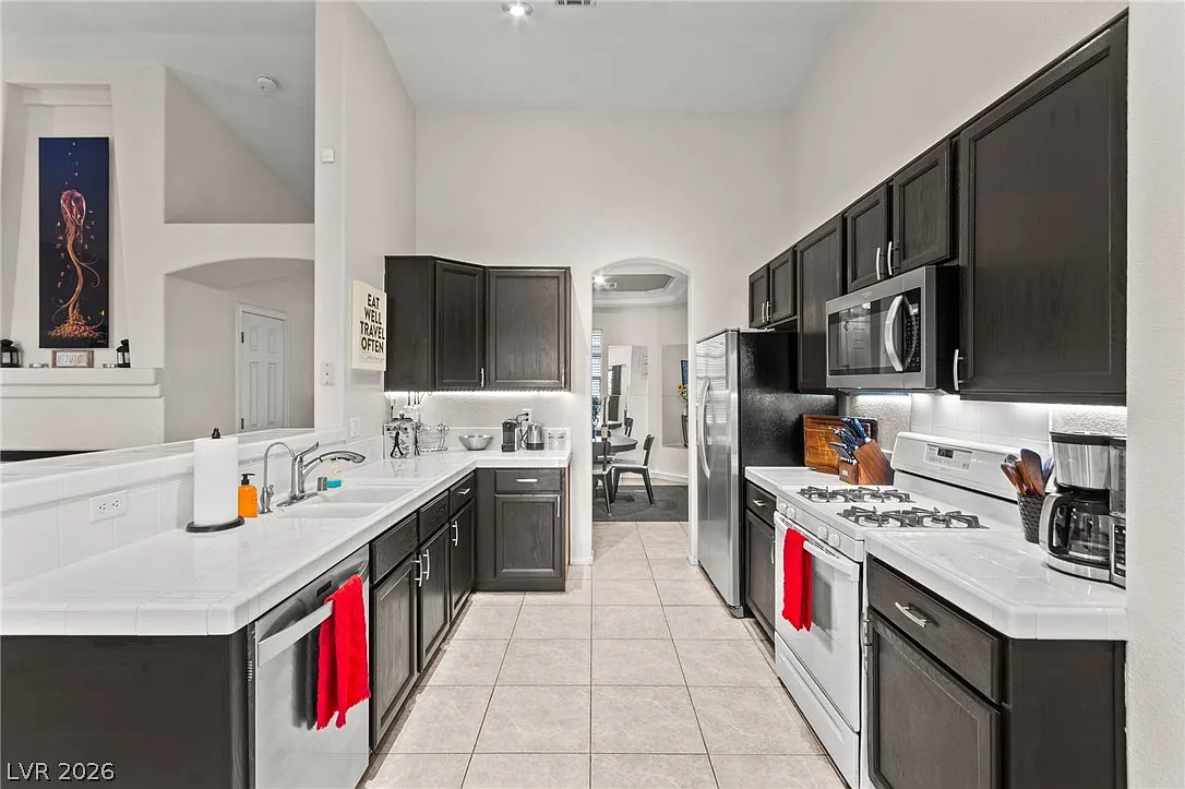 3 bed, 2.0 bath, 1760 sqft, $2,750 — Photo 2