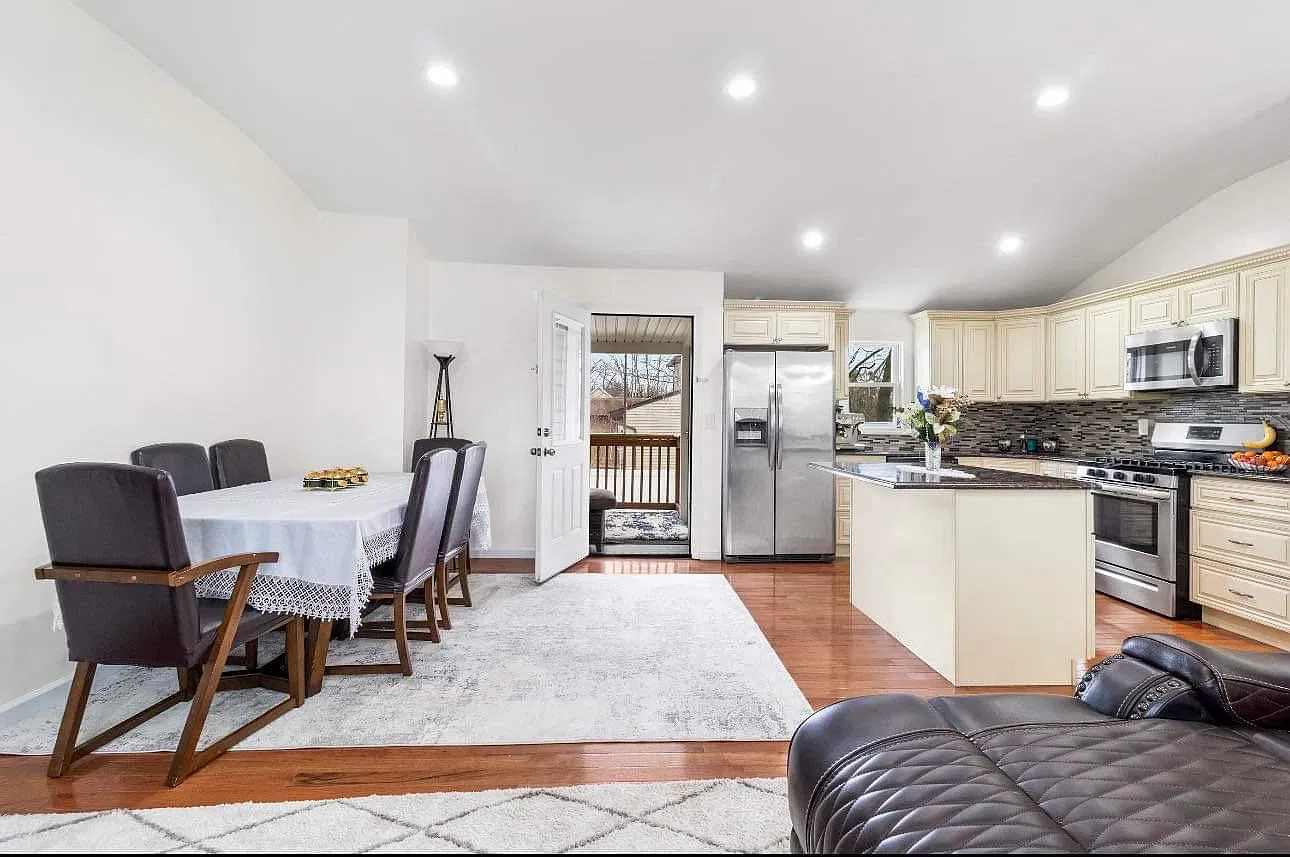 5 bed, 2200 sqft, $5,500 — Photo 3