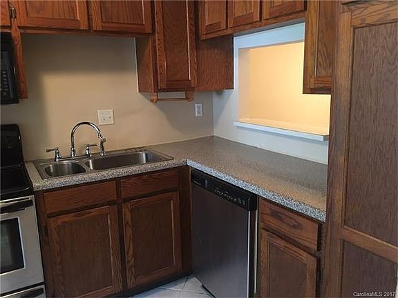 4th image of 8217 Pineville Matthews Rd APT A
