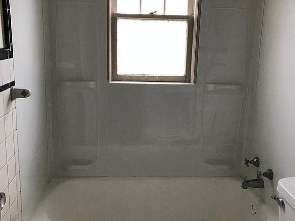 3rd image of 439 N Linwood Ave