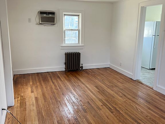 2nd image of 2419 Yorktown St