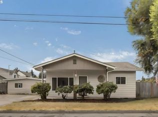 1051 Fairview Dr, Springfield, OR 97477