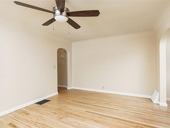 4th image of 611 Burlington Ave
