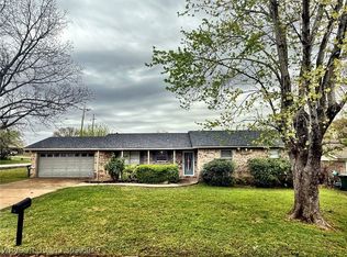 65 Redwood Cir, Sallisaw, OK 74955