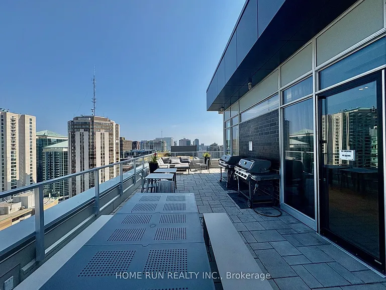 255 Bay St #3 — Photo 33