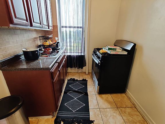 4th image of 2027 Pacific St APT 2D