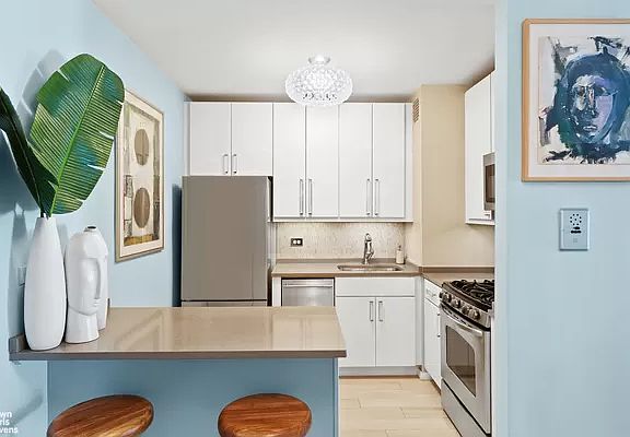 4th image of 300 E 40th St APT 5N