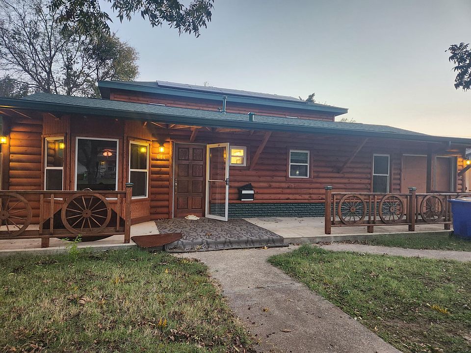 1st image of 611 W Mills Dr