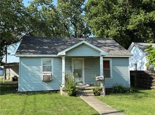 617 W Washington St, Paris, IL 61944