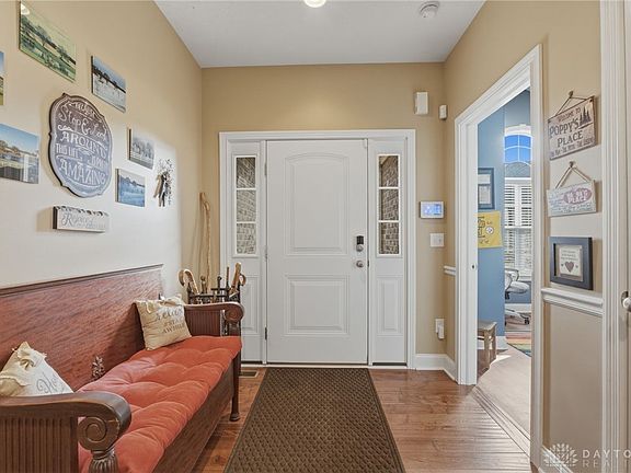 3rd image of 1482 Runnymeade Way