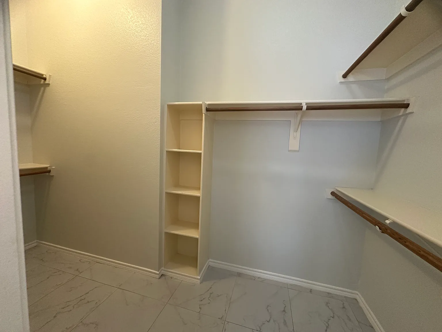 4 bed, 2266 sqft, $2,500 — Photo 3