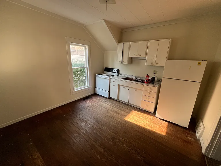 718 S Forest Ave #2 — Photo 2