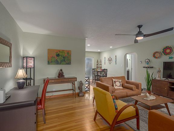 3rd image of 1813 Kentucky St NE