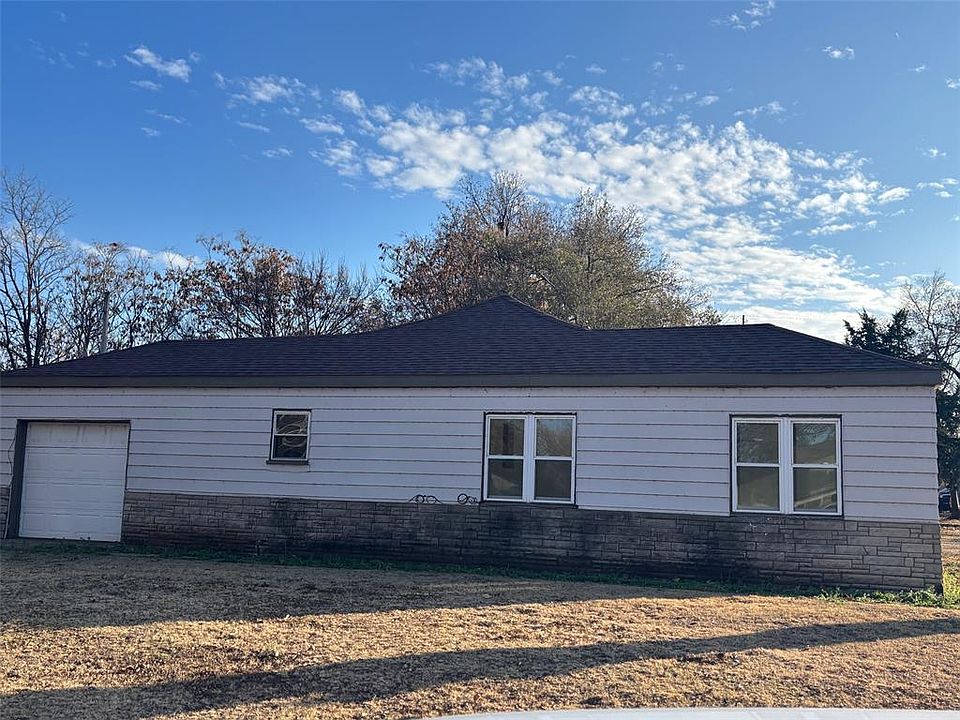 2nd image of 302 S Elk Ave