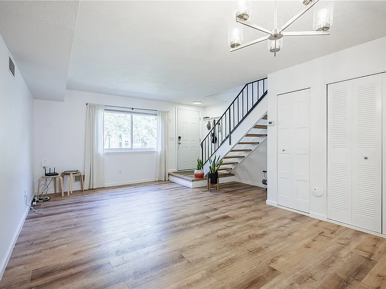 678 Eastbrooke Ln — Photo 13