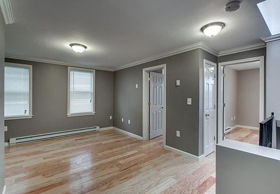 2nd image of 410 Saratoga St #3