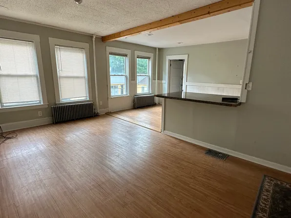 369 Valley St APT 3, Willimantic, CT 06226