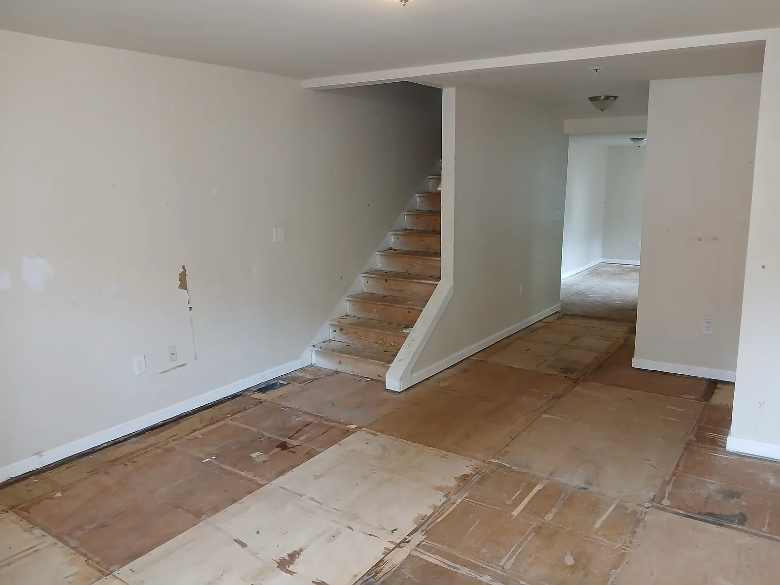 2 bed, 1.5 bath, 1390 sqft, $990 — Photo 3