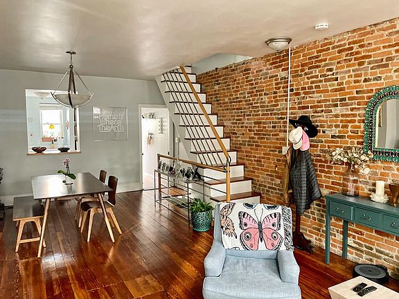 4th image of 2231 Montrose St