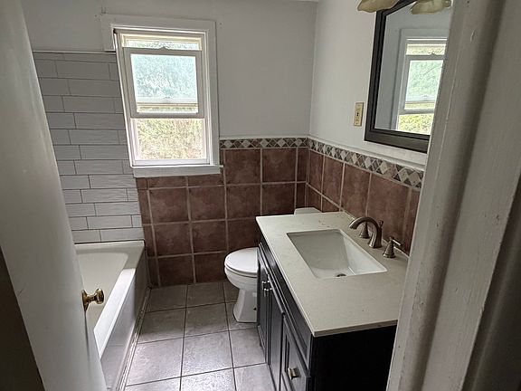 4th image of 41 W Acacia Blvd
