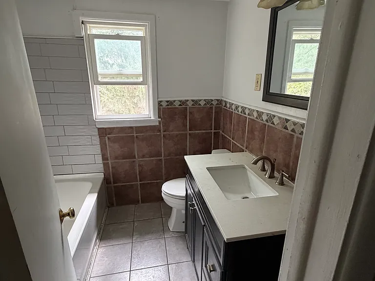 41 W Acacia Blvd — Photo 4