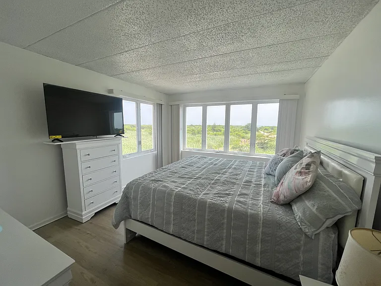 4600 W Brigantine Ave #305 — Photo 13
