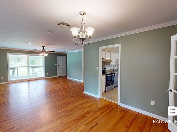 5th image of 515 W Barksdale Dr