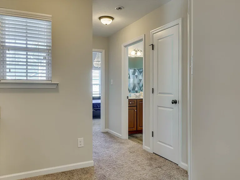 124 Radcliff Dr — Photo 33
