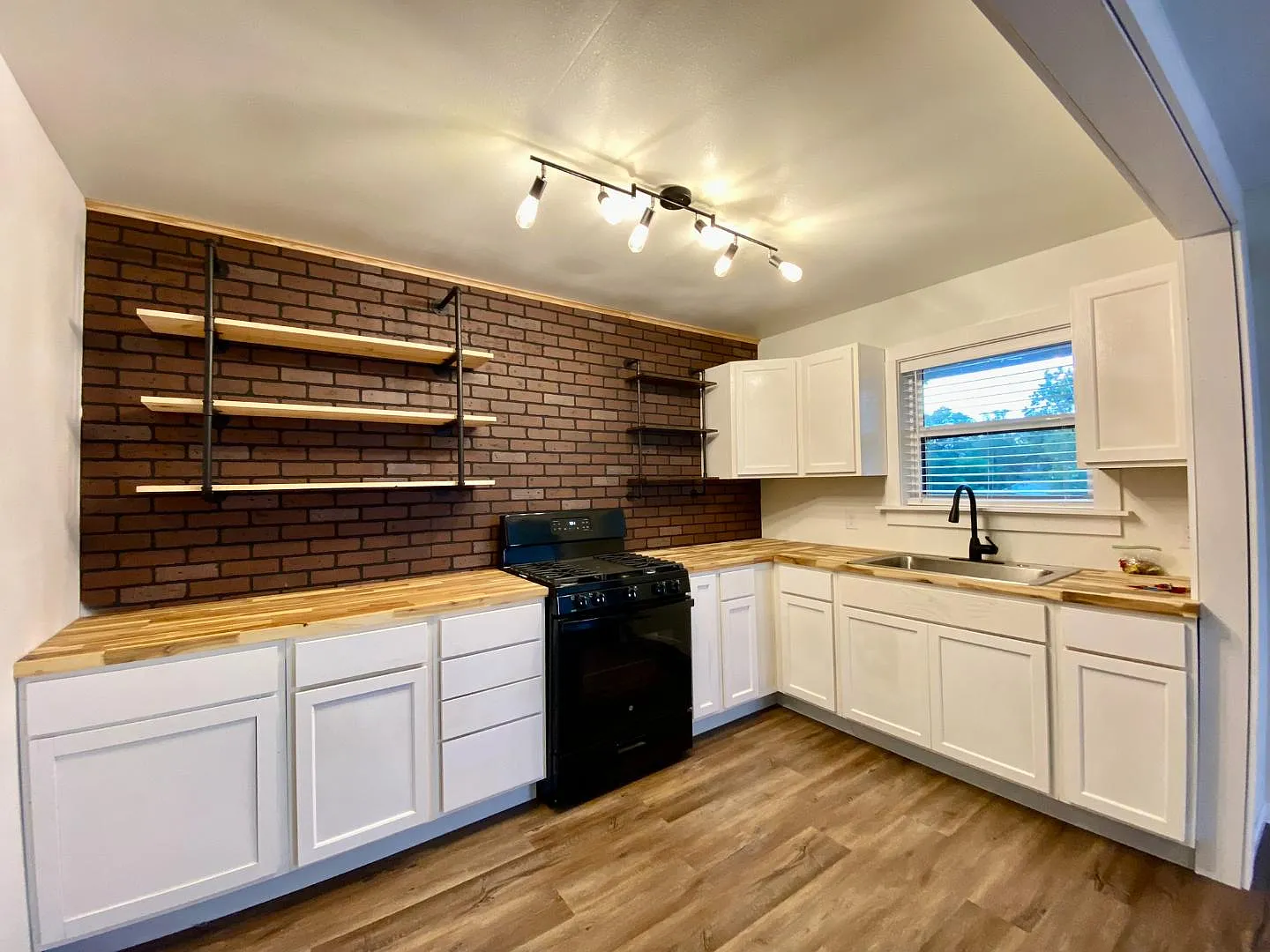 1922 Banita St - Unit #6 — Photo 3