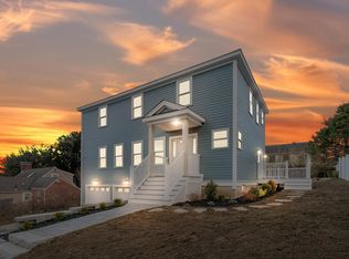 15 Monmouth St, Quincy, MA 02171