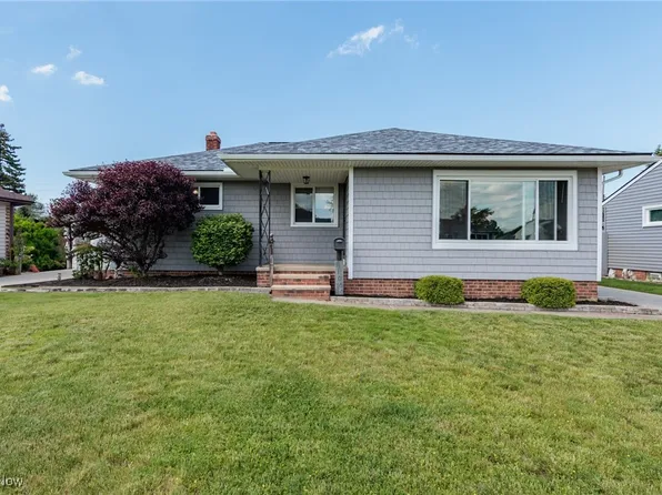 11060 Sharon Dr, Parma, OH 44130