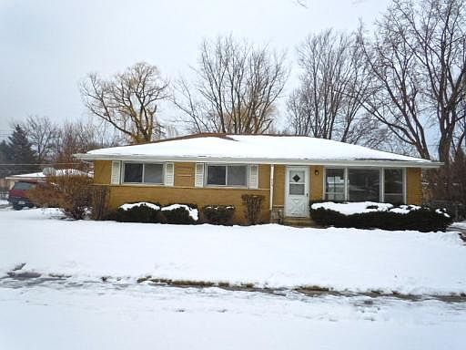 1st image of 884 E Lilly Ln