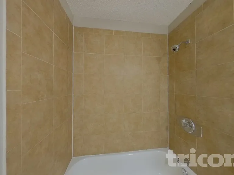 10014 N Oklawaha Ave — Photo 13