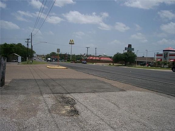 5th image of 1911 E Veterans Memorial Blvd
