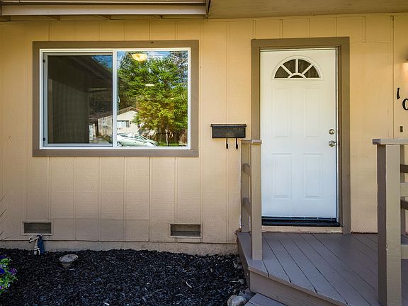 5th image of 102 Pinecrest Ave