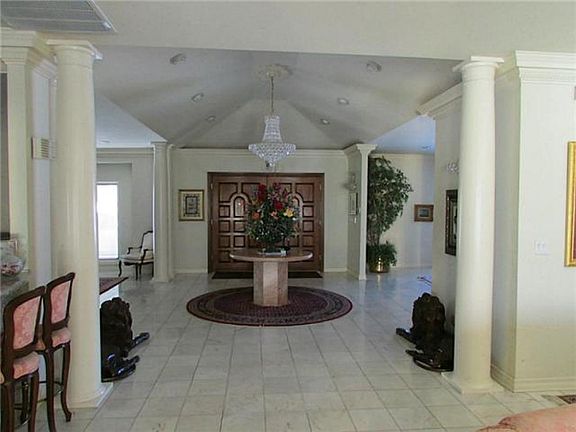 2nd image of 908 Thunderbird Dr