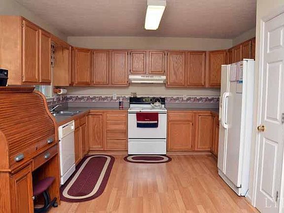 3rd image of 1226 Cedar Hill Dr