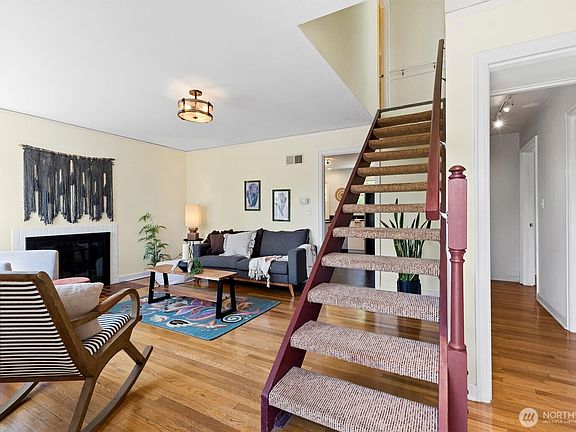 3rd image of 2709 Lynn Street