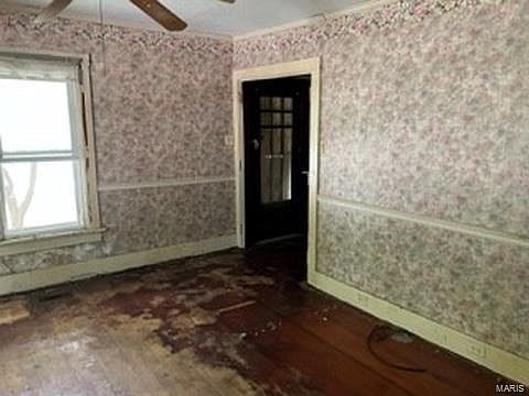 3rd image of 18 Henderson St