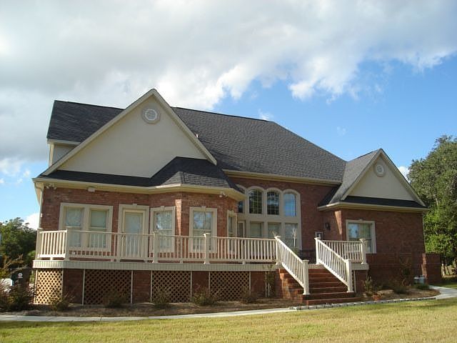 Rear Exterior & Decking