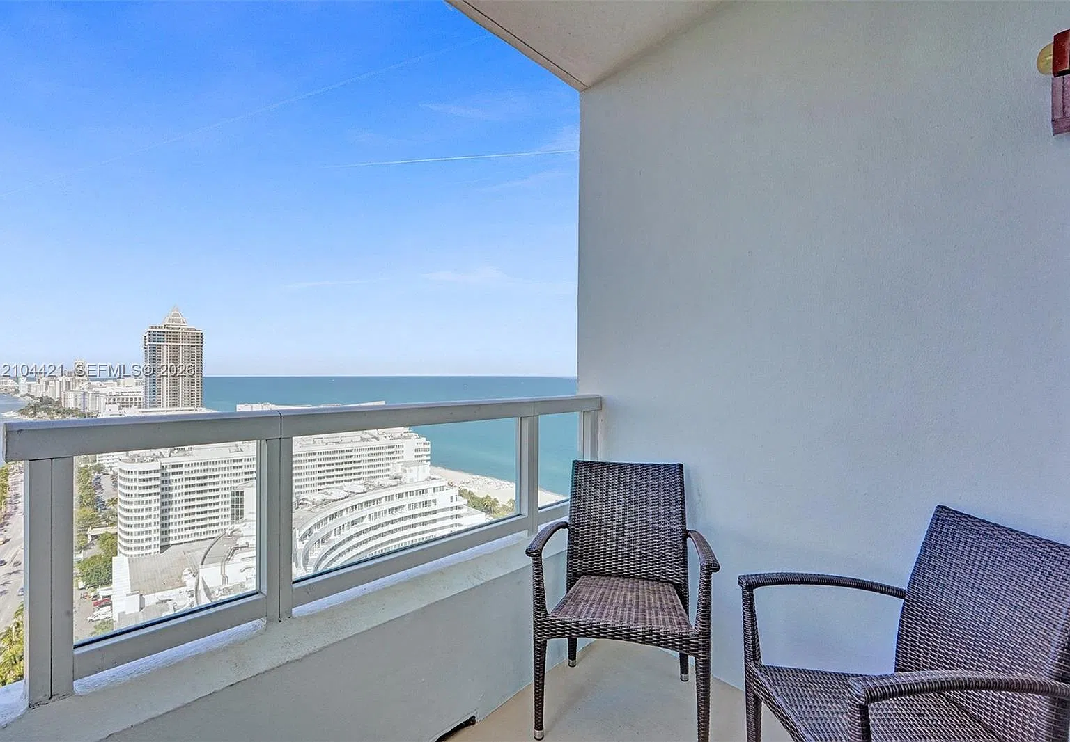 Fontainebleau Ii Condo — Photo 2