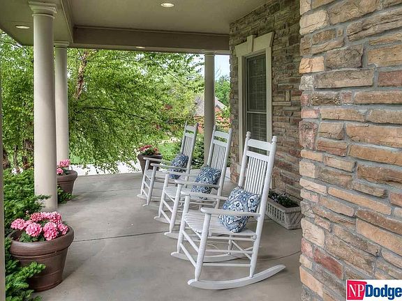3rd image of 16572 Crestfield Dr