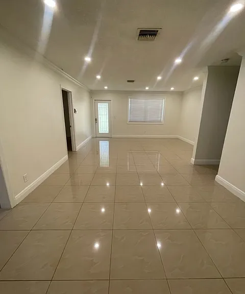 230 SW 65th Way — Photo 8