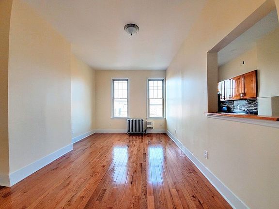 3rd image of 279 Bleecker St APT 3