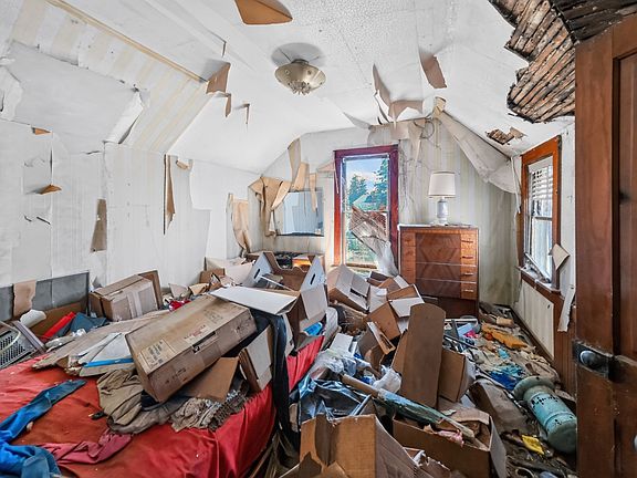 3rd image of 136 W Summit St