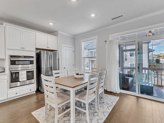 3rd image of 8427 Garnet Rose Ln