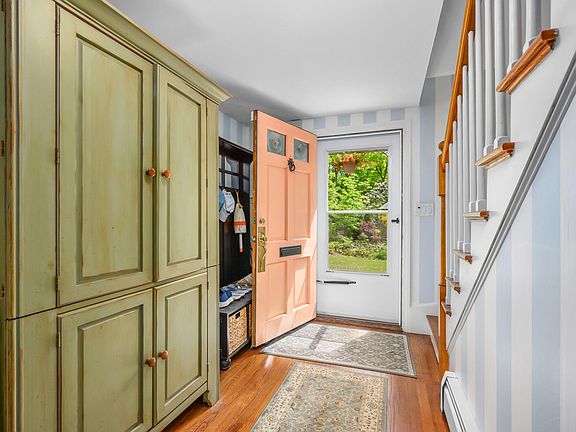 3rd image of 27 Two Ponds Road