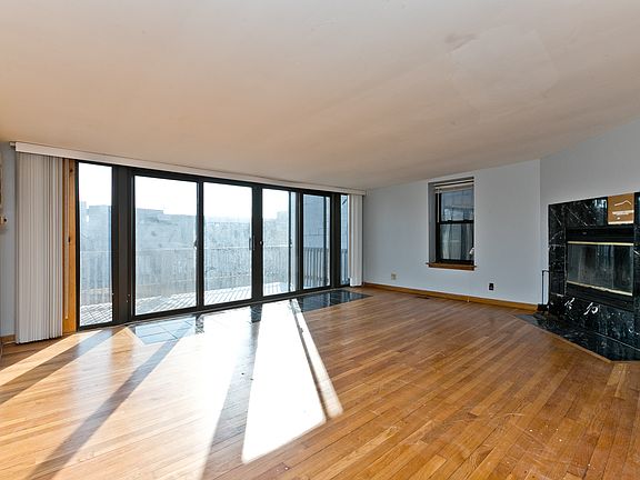 5th image of 1635 N Ashland Ave APT 3