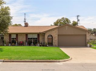 3501 Old Oaks Dr, Bryan, TX 77802