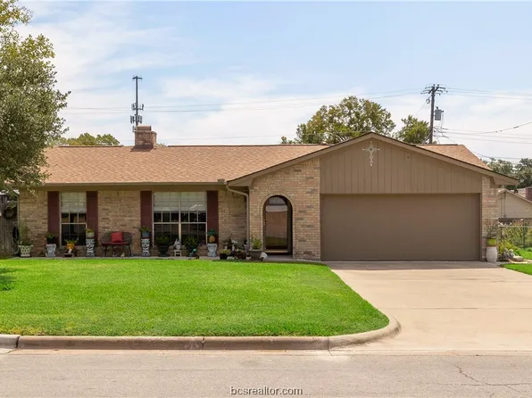 3501 Old Oaks Dr, Bryan, TX 77802
